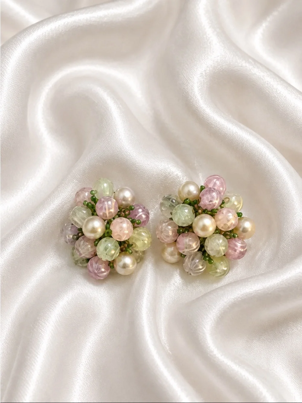 Pastel Cluster VTG Pearl Clip-on Earrings